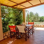 Apartament Korallis Karavádhos