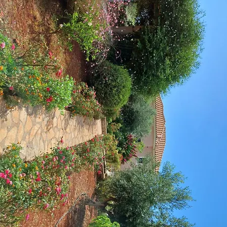 Korallis Villas Karavados