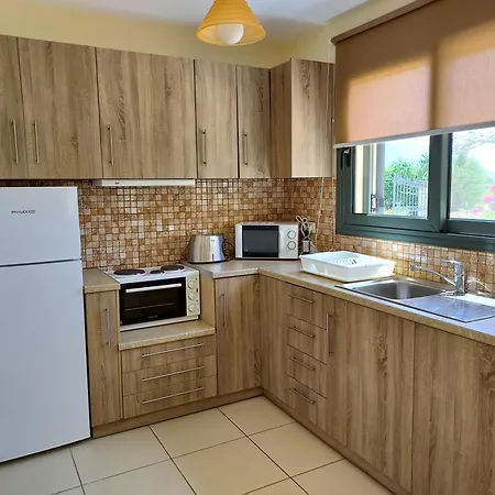 Korallis Villas Karavados