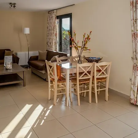 Korallis Villas Apartment Karavados