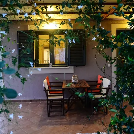 Korallis Villas Apartment Karavados