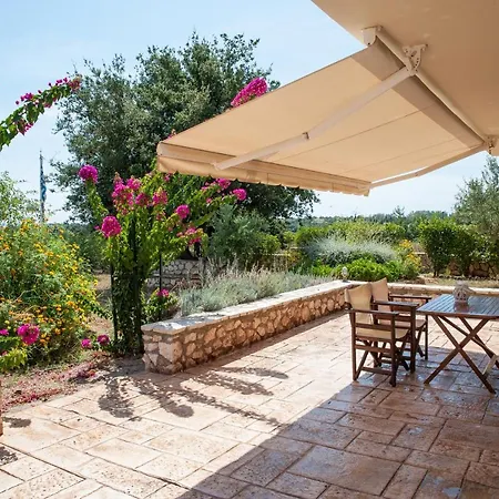 Korallis Villas * Karavados