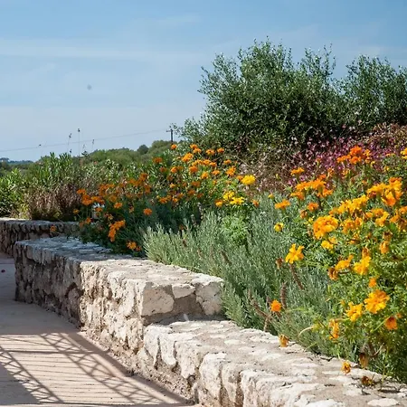 Korallis Villas Karavados